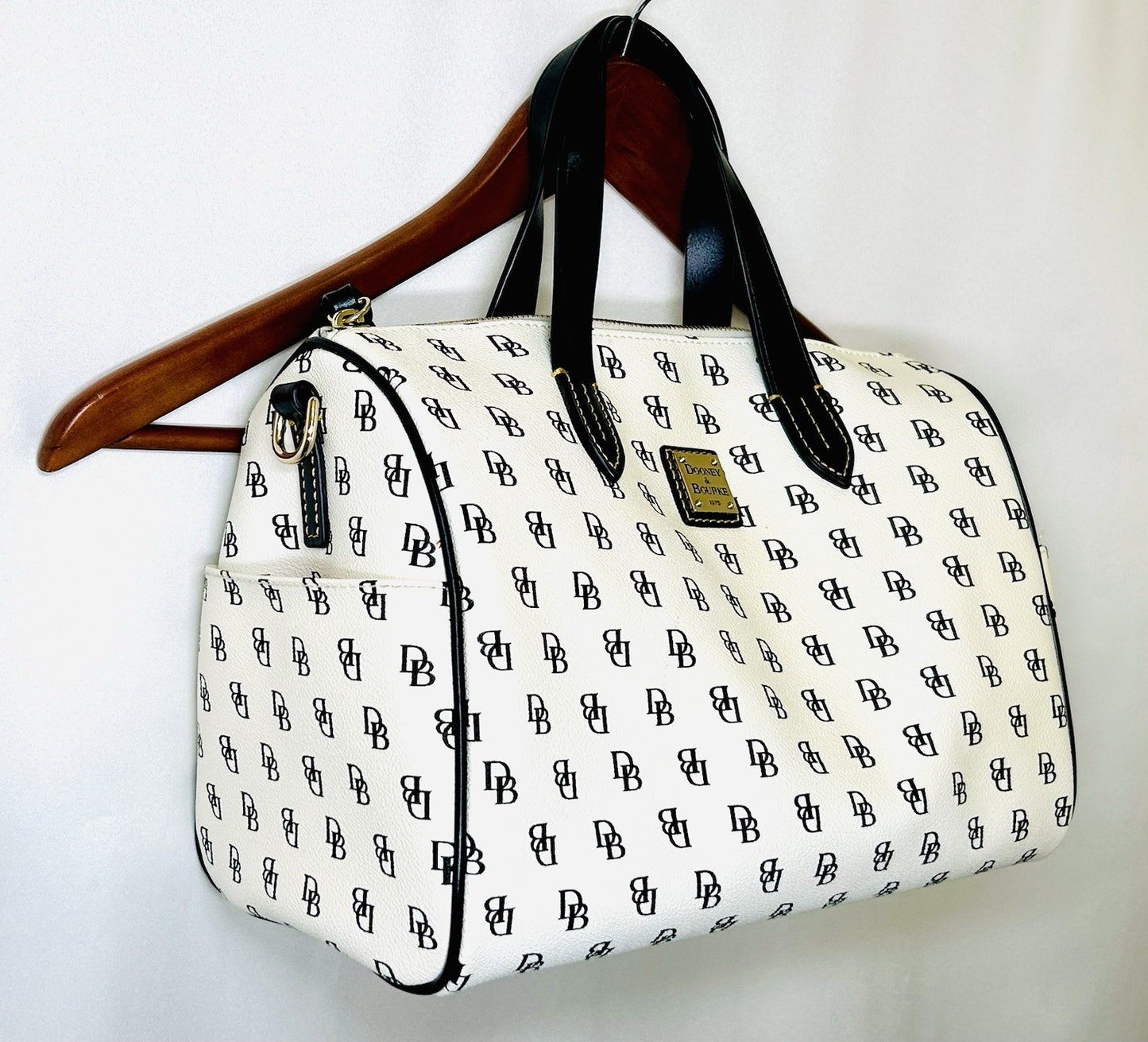 RARE!!! NWOT! Dooney Bourke Greta Olivia Satchel White With Black Leather