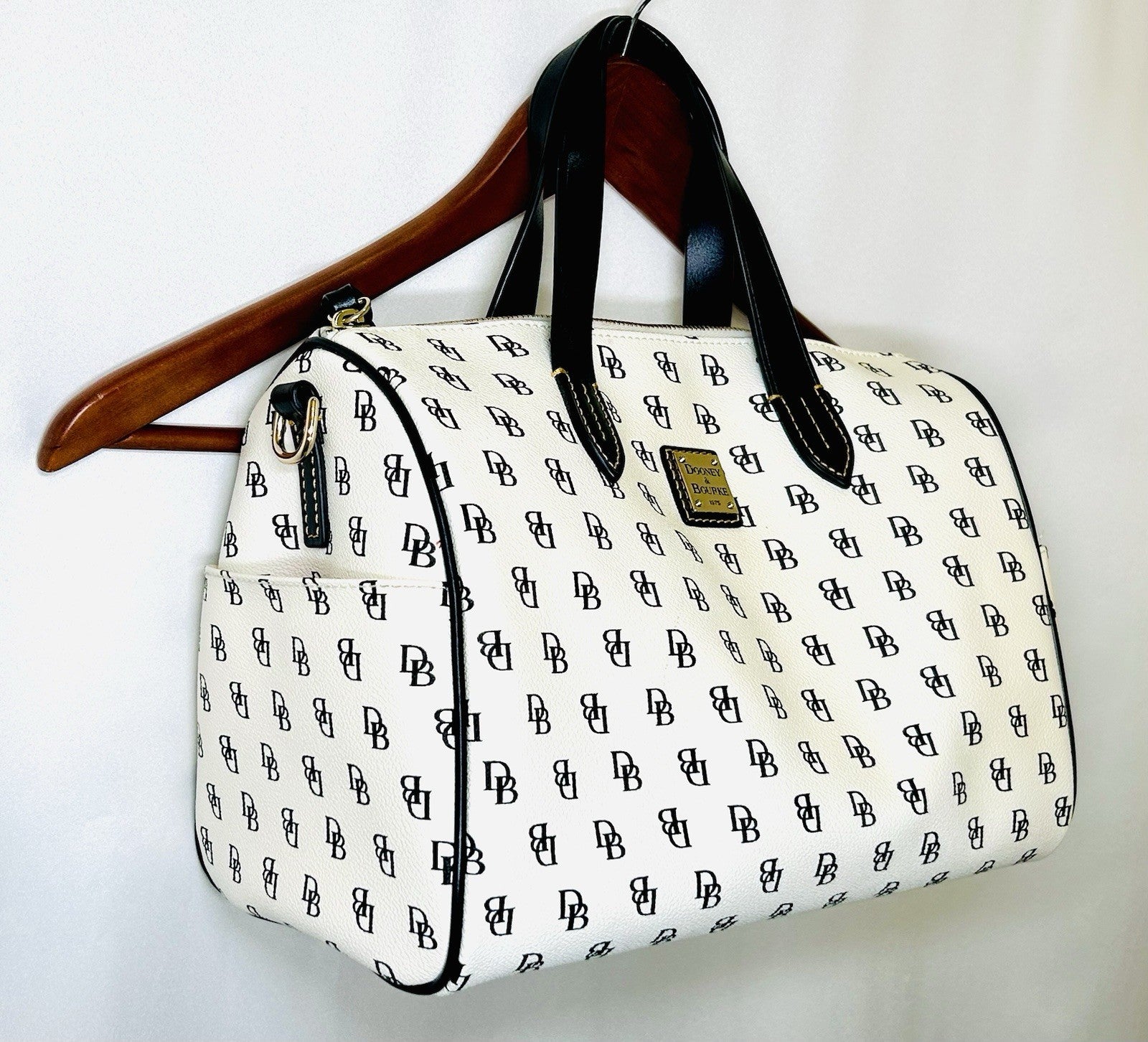 RARE!!! NWOT! Dooney Bourke Greta Olivia Satchel White With Black Leather
