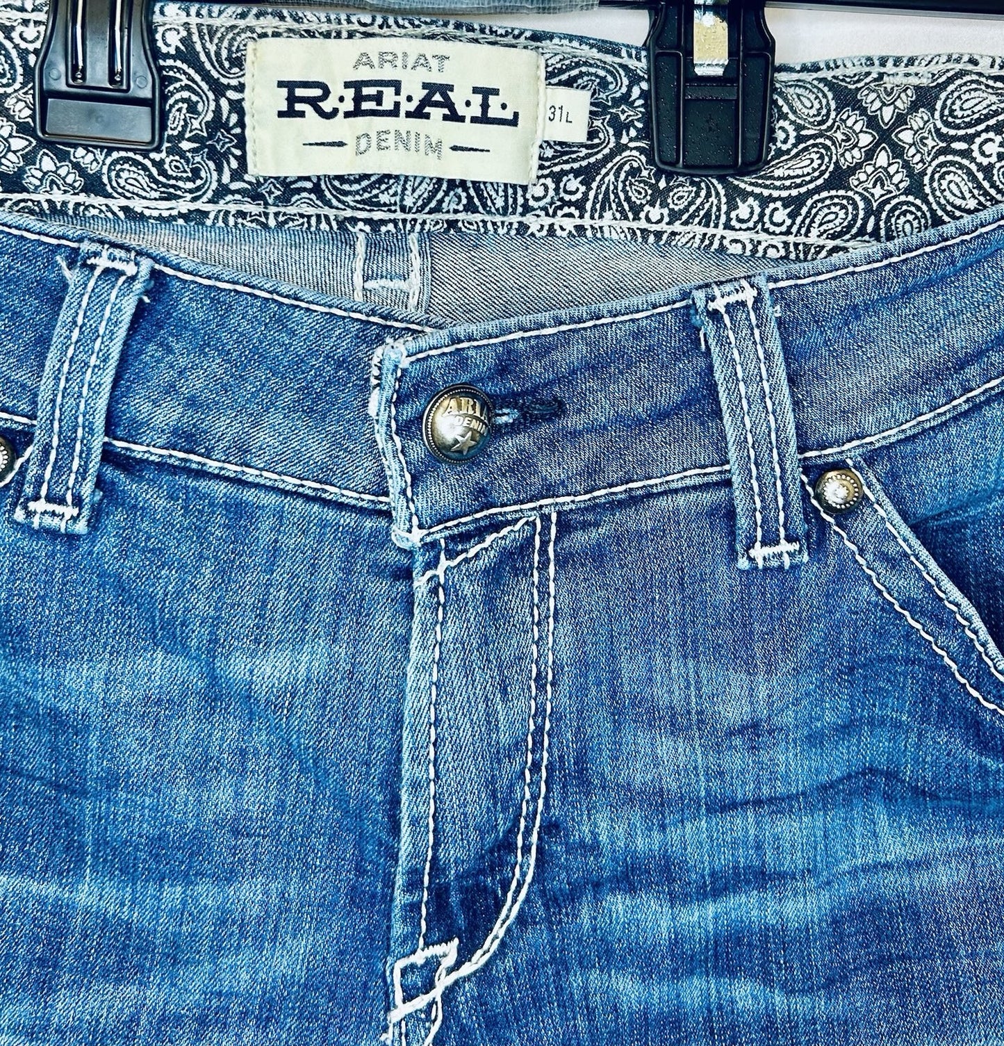 Ariat Real Denim 30L MidRise Straight Jeans | Medium Wash | *Measured To 31x34*