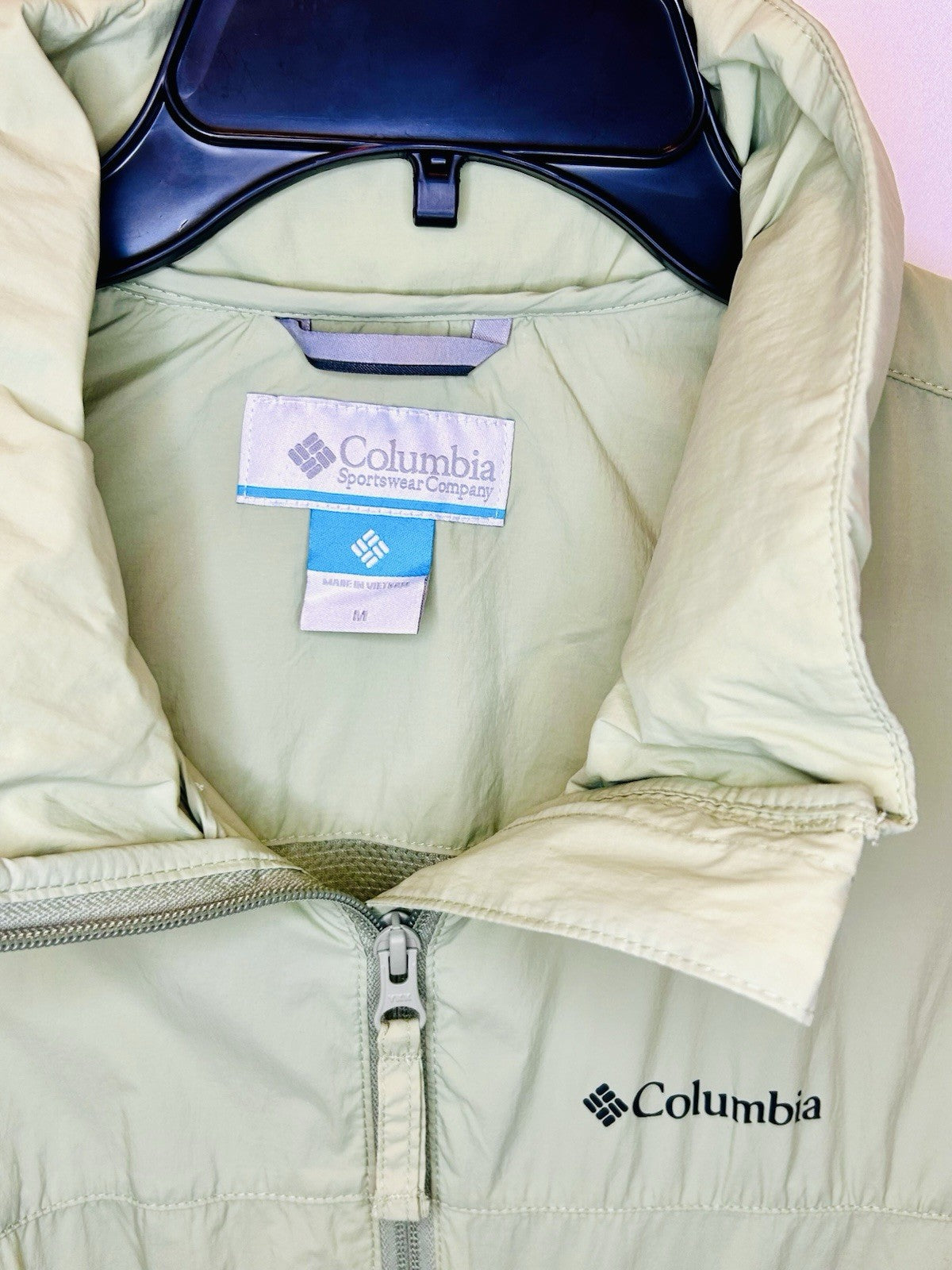 NWT Columbia Women's Medium Light Green Omni-Tech Breathable Jacket / Retail $90