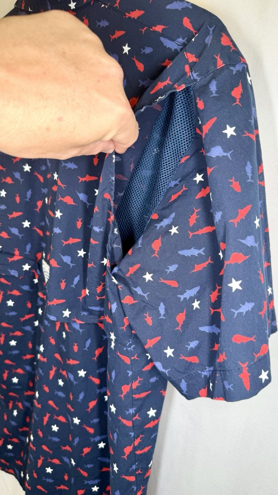 Columbia PFG Fish All OverShort Sleeve Button Front Shirt Men's Small Blue