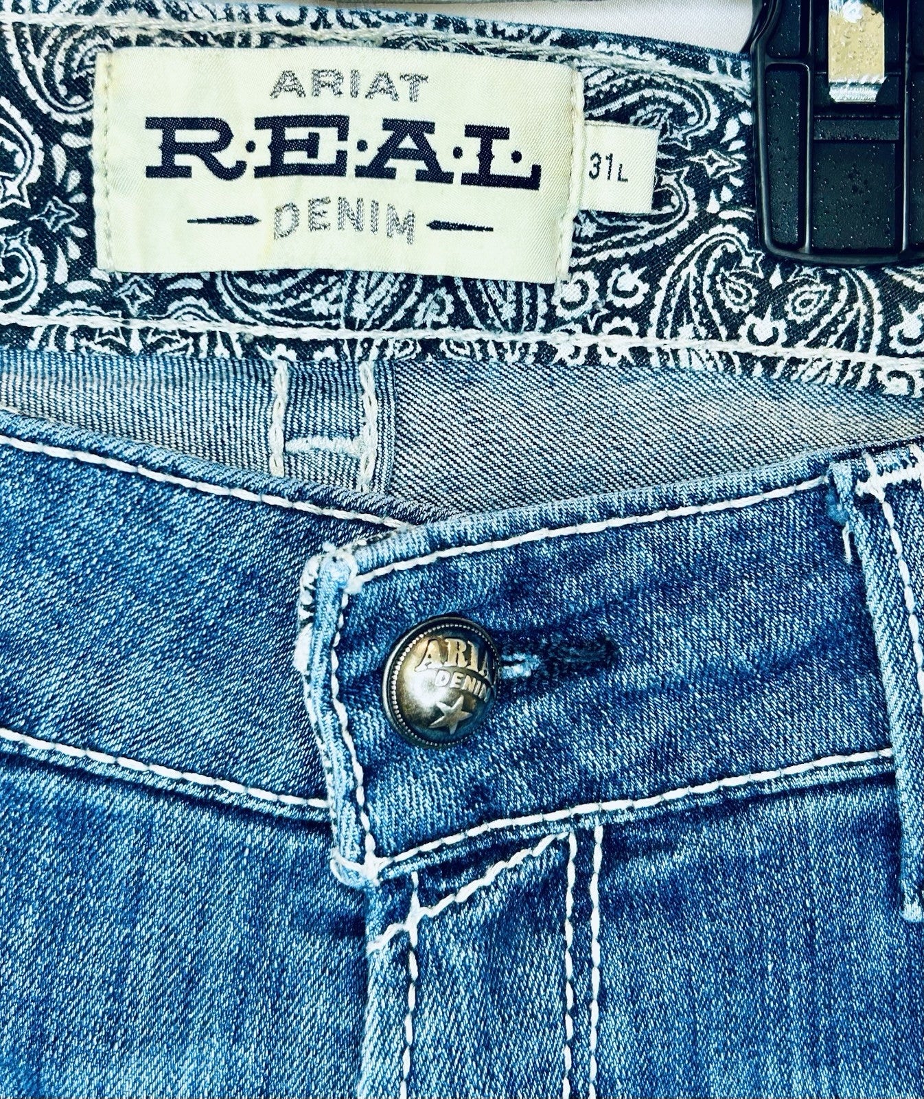 Ariat Real Denim 30L MidRise Straight Jeans | Medium Wash | *Measured To 31x34*