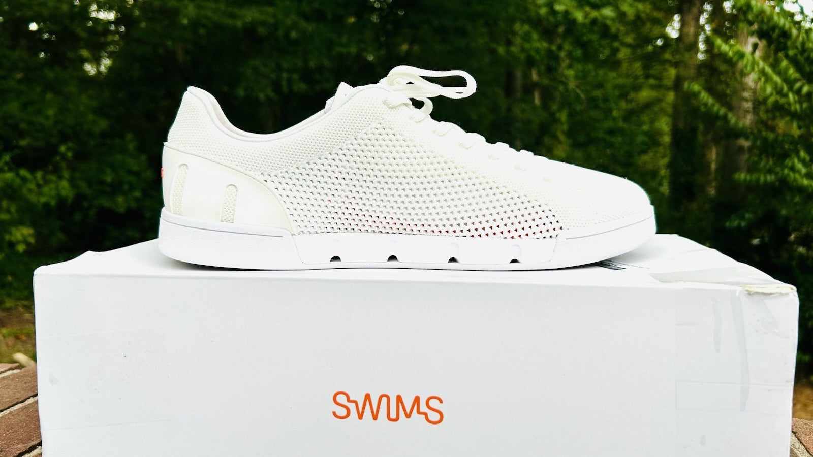 NIB SWIMS Men’s Lightweight Breeze Tennis Sneakers White US 11.5 / Store Demo