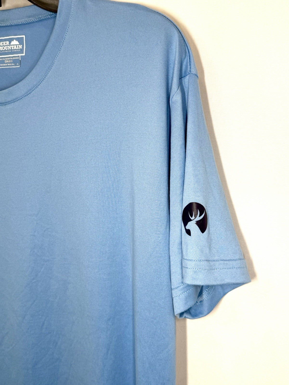 Deer Mountain Wilderness Company Mens Large Activewear T-Shirt Blue Poly Spandex