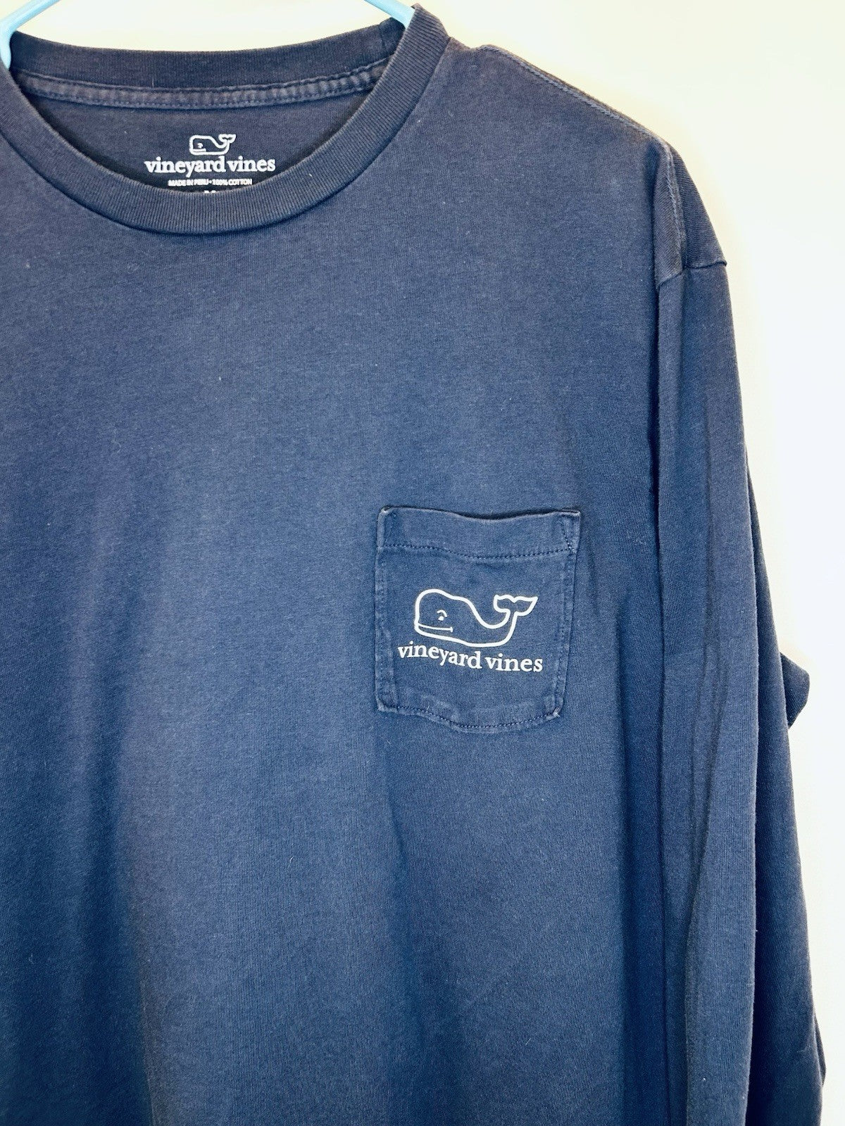Vineyard Vine Men’s Medium Blue Long Sleeve Graphic Tee | Santa Whale