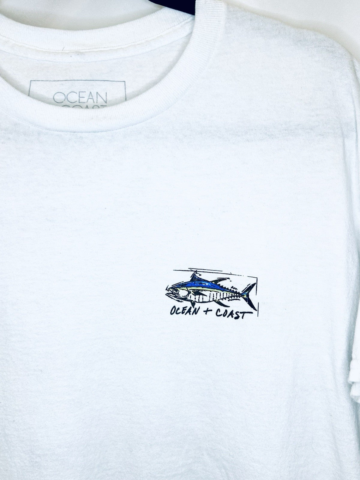 Ocean Coast White Fish Graphic Short Sleeve Shirt - Men’s Medium