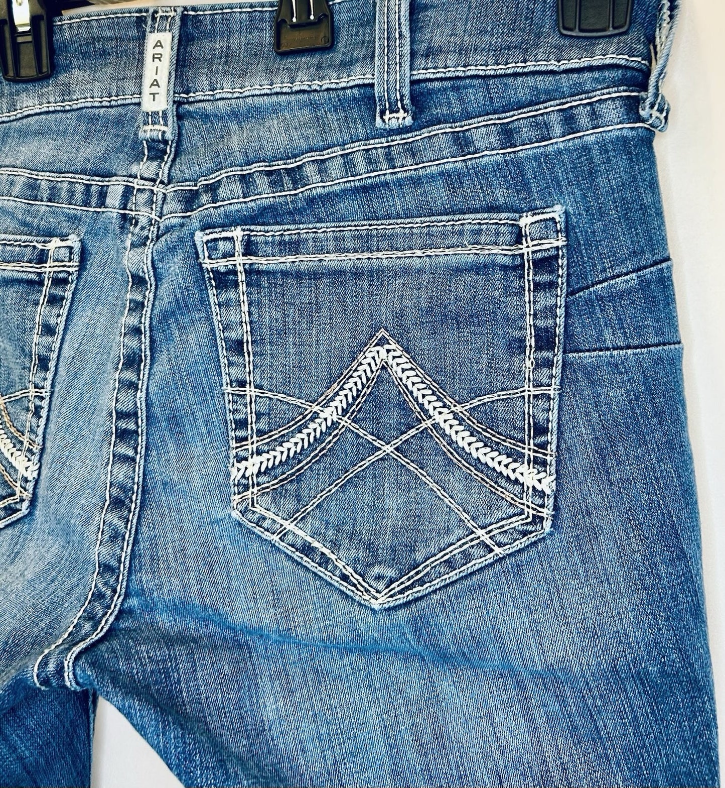 Ariat Real Denim 30L MidRise Straight Jeans | Medium Wash | *Measured To 31x34*