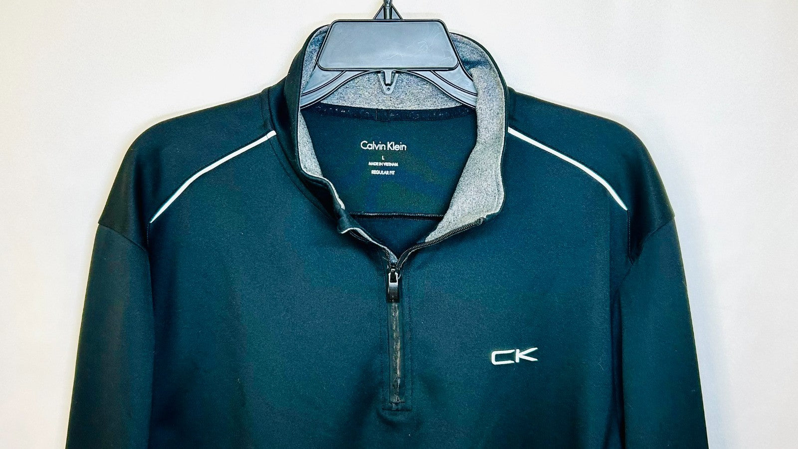 Calvin Klein form fitting 1/4" Zip Jacket Pullover Mock Neck Wind Breaker Size L