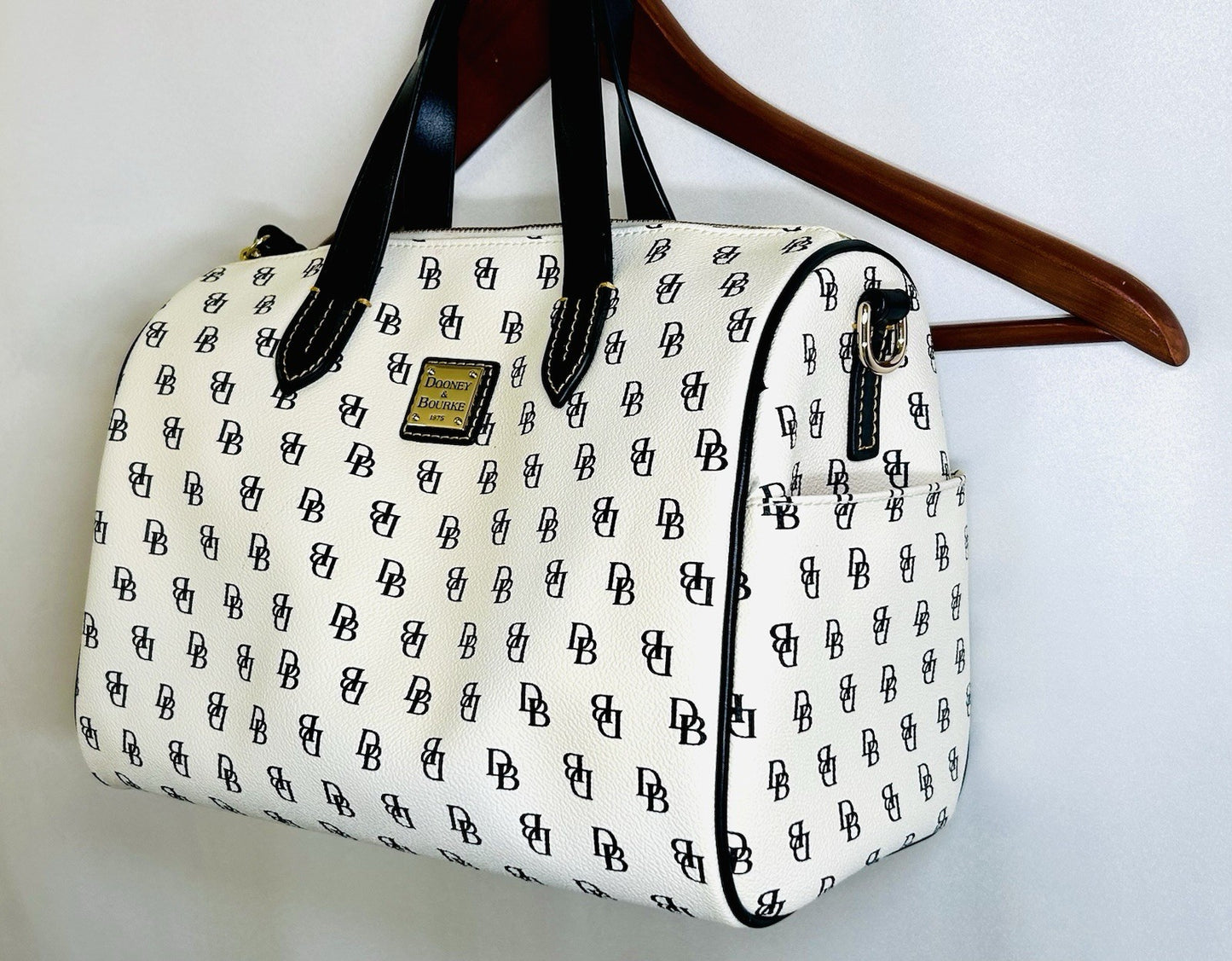 RARE!!! NWOT! Dooney Bourke Greta Olivia Satchel White With Black Leather