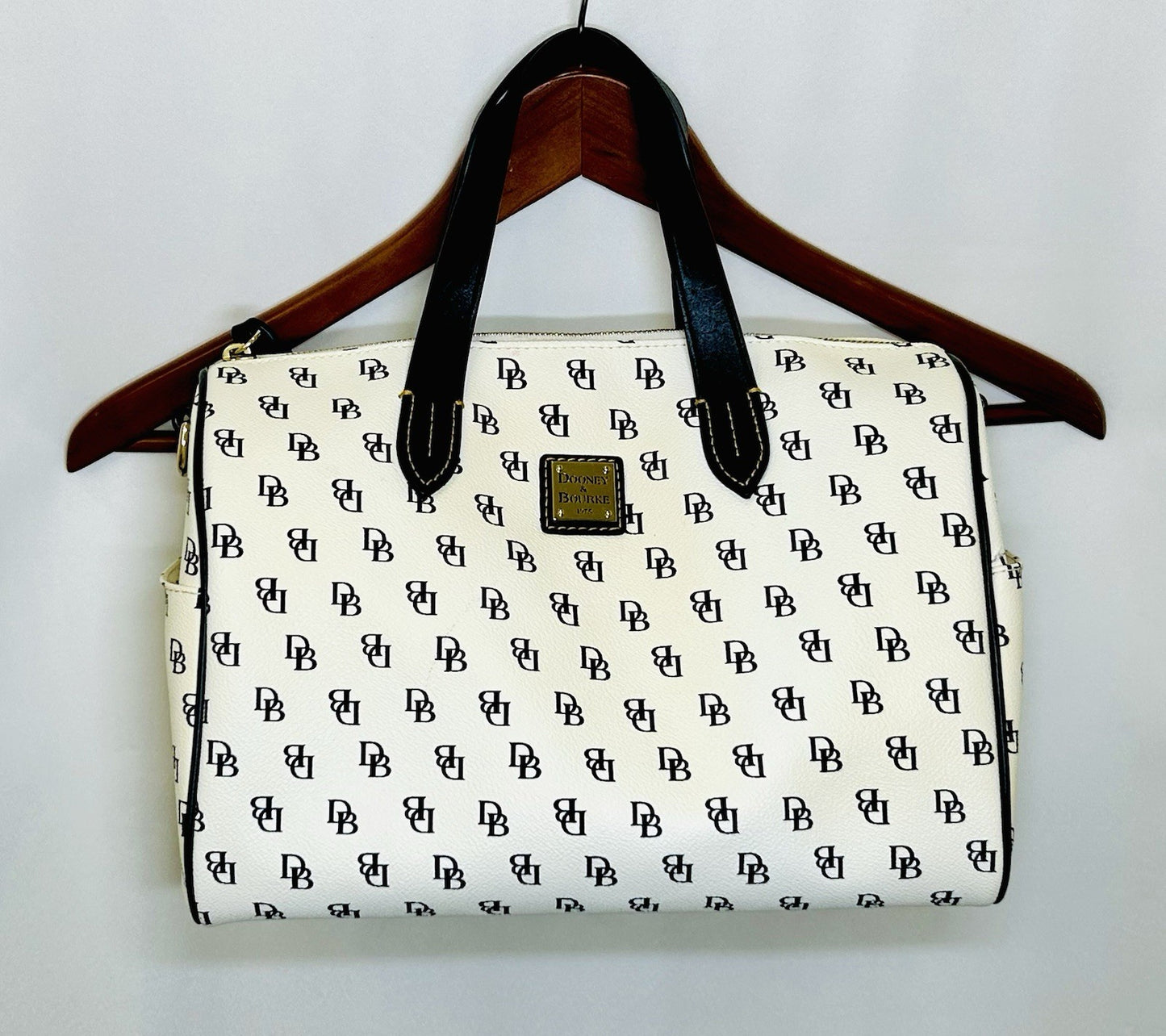 RARE!!! NWOT! Dooney Bourke Greta Olivia Satchel White With Black Leather