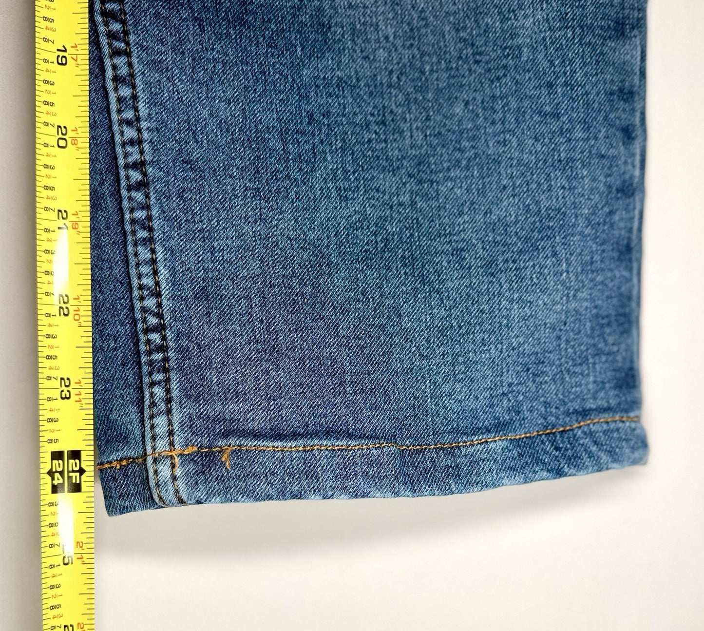 True Craft Athletic Fit Jeans Men’s 36x30 Jeans (Measures 36x26) Medium Wash