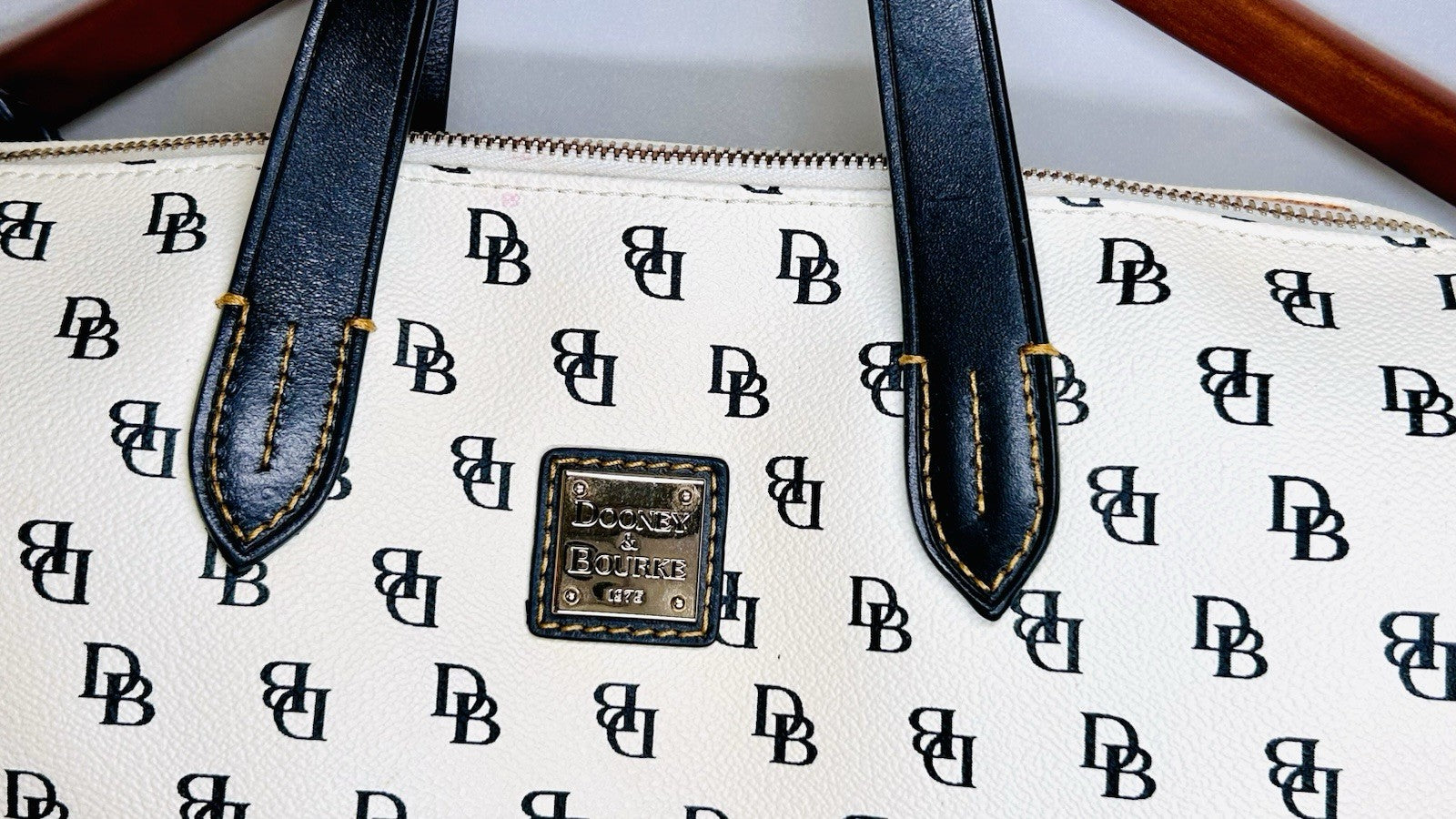 RARE!!! NWOT! Dooney Bourke Greta Olivia Satchel White With Black Leather