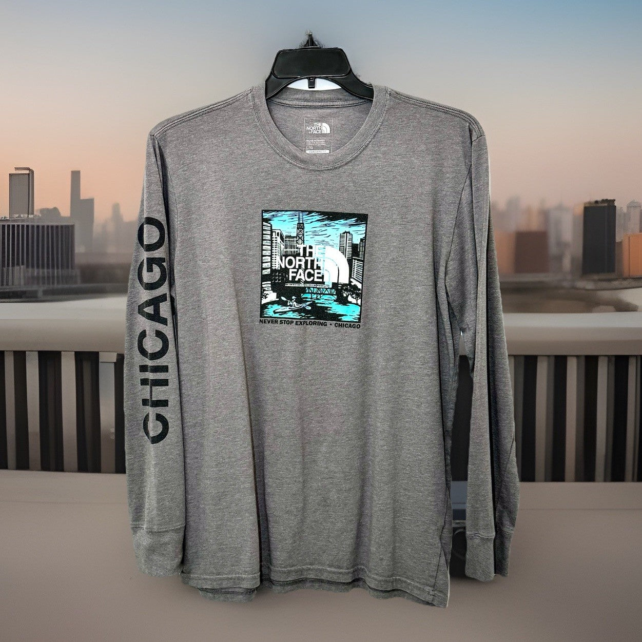 THE NORTH FACE Never Stop Exploring CHICAGO Grey L/S Graphic Tee Size Large RARE