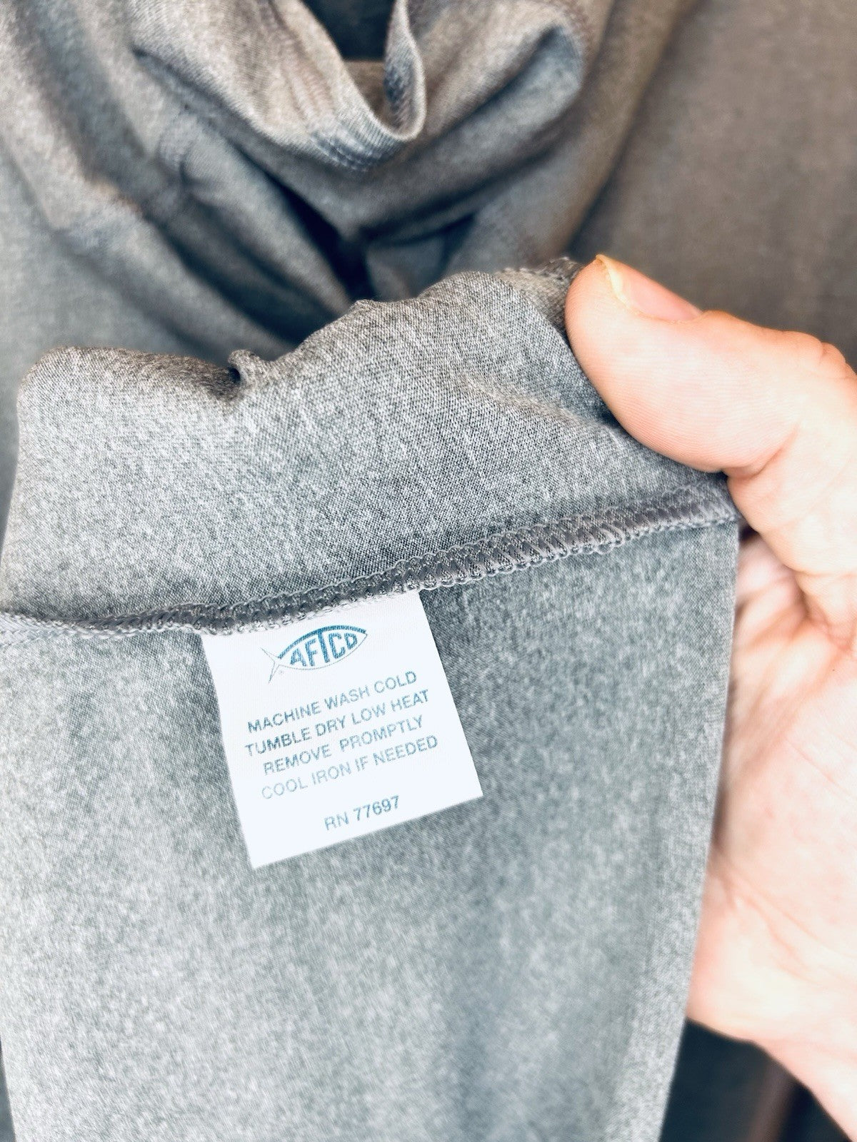 NWT AFTCO SAMURAI HOODED SUN SHIRT - MEN’S SIZE LARGE - GREY WITH BLUE LOGO