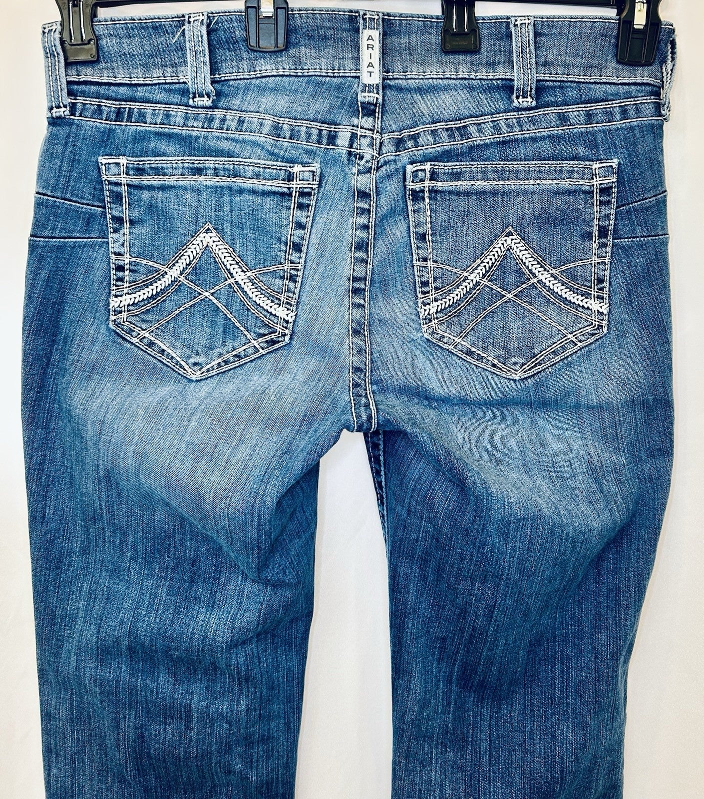 Ariat Real Denim 30L MidRise Straight Jeans | Medium Wash | *Measured To 31x34*