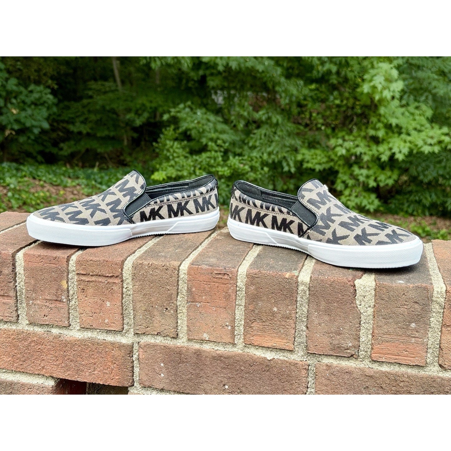 Michael Kors Keaton Women’s Slip On Sneakers Size 7 Monogram Logo NWOB