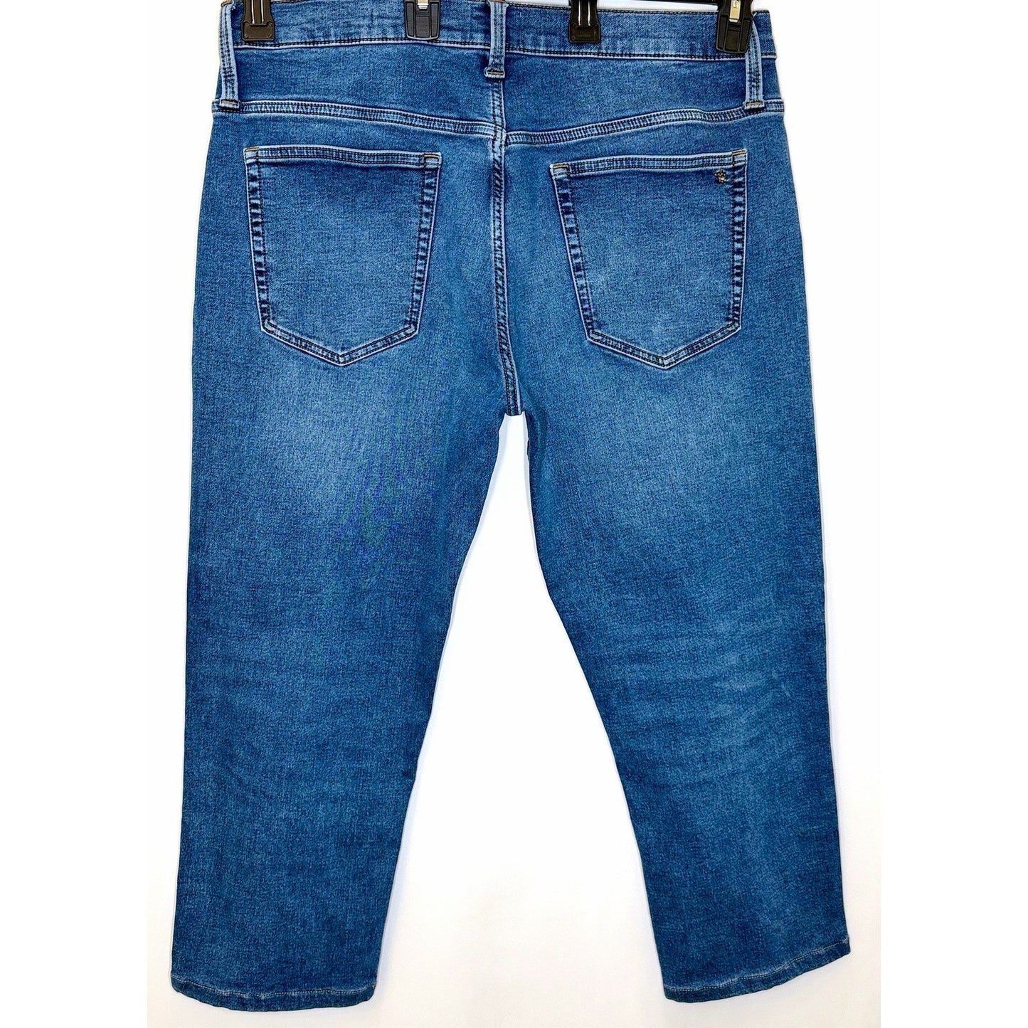 True Craft Athletic Fit Jeans Men’s 36x30 Jeans (Measures 36x26) Medium Wash