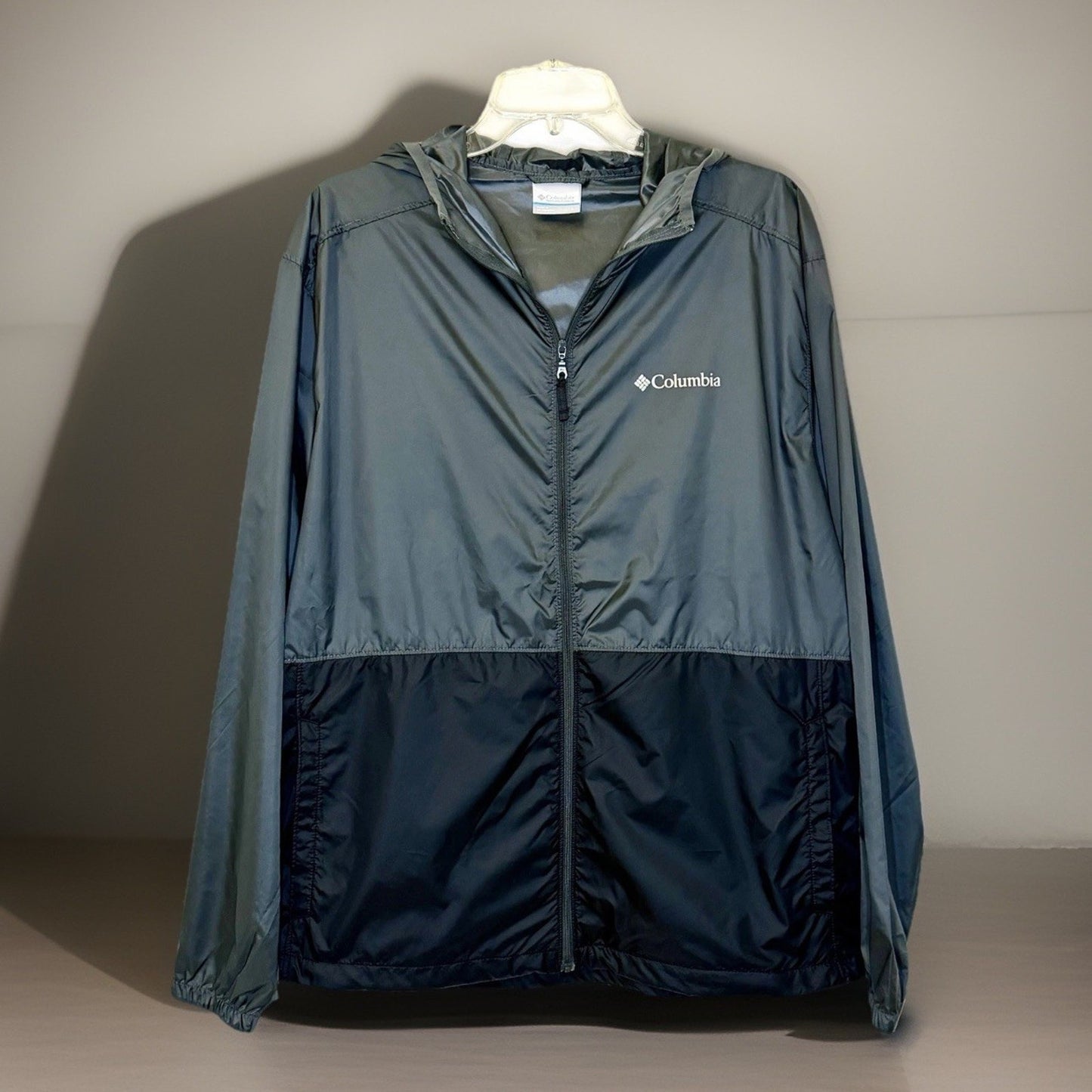 Columbia Men's Center Ridge Windbreaker Jacket / Black/Grey / Size Medium