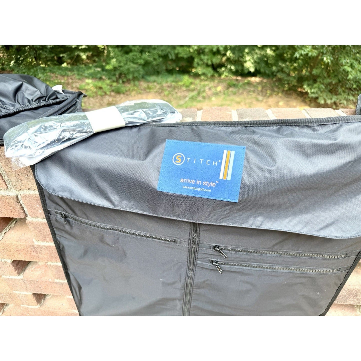 STITCH Golf UGB Ultimate Garment Bag 2-in-1 Convertible Duffle Black NWT