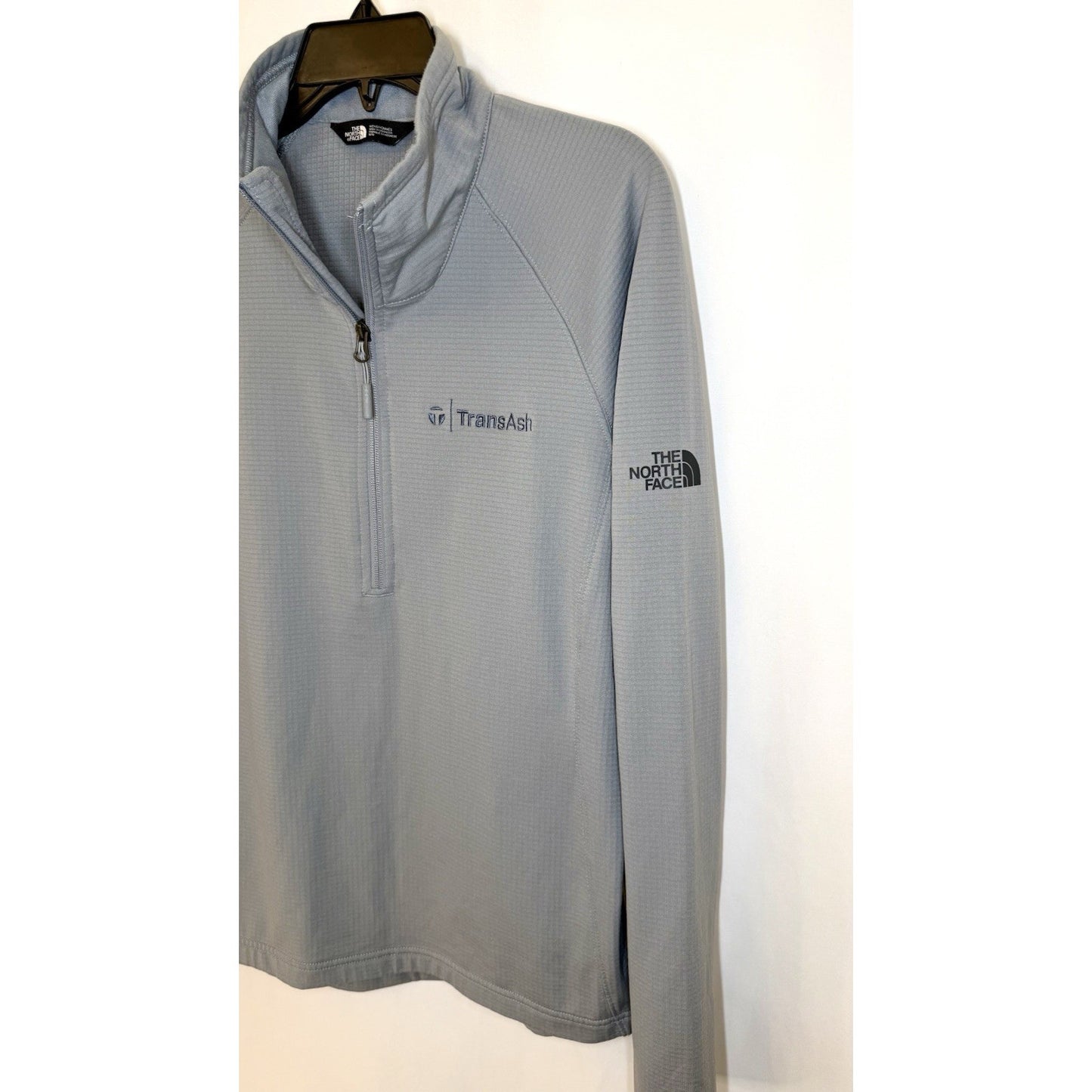 The North Face Men’s 1/4 Zip Pullover Sweater Gray Medium Long Sleeve
