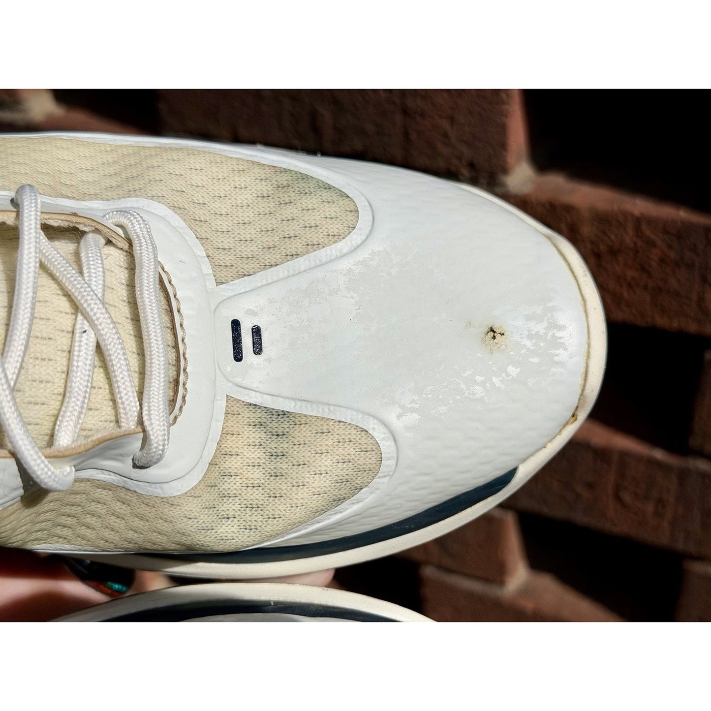 OluKai Makena WP Spikeless Golf Shoes Off White Navy Mens Size 11.5 ($200 New)