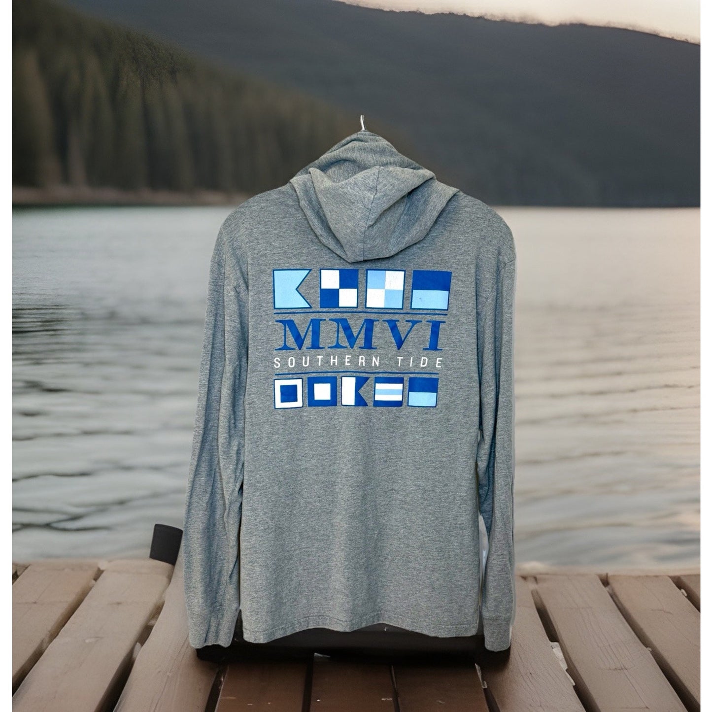 Southern Tide Hoodie Men’s Medium Pullover Sweatshirt MMVI Graphic Design