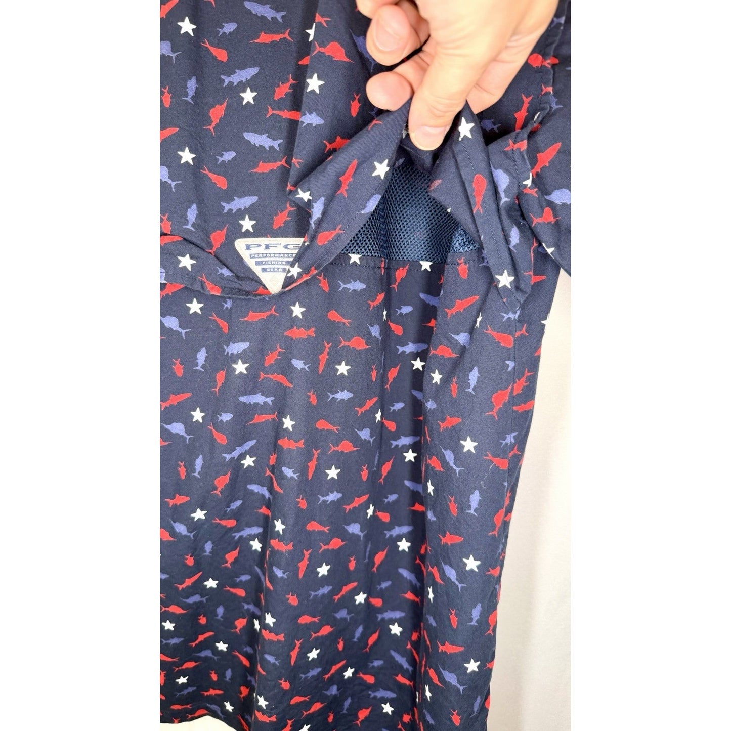 Columbia PFG Fish All OverShort Sleeve Button Front Shirt Men's Small Blue
