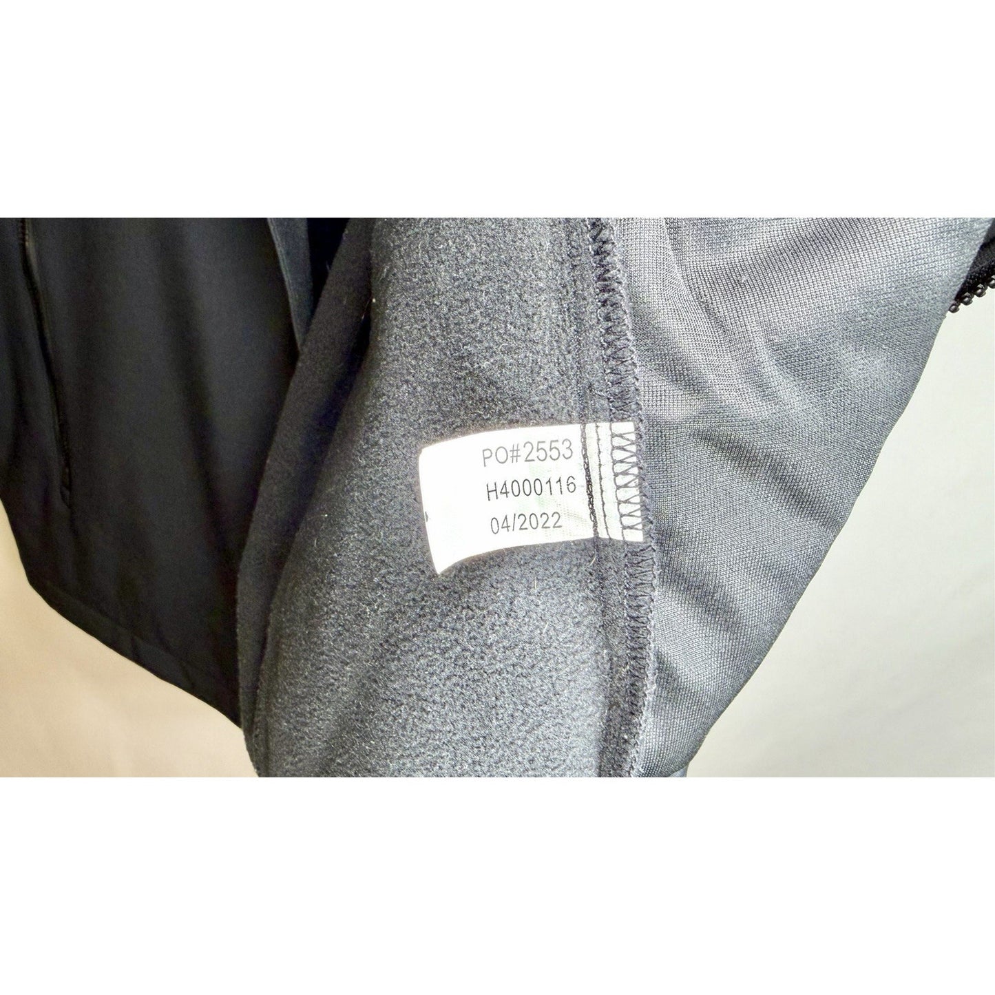 HUK CROSSLAKE WINDBLOCK JACKET / MEN’S SIZE LARGE / BLACK-BLUE