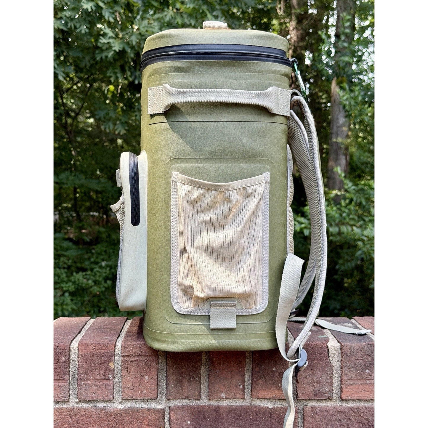 Bushnell 24 Can Leakproof Backpack Cooler Green Waterproof Used Once MINT