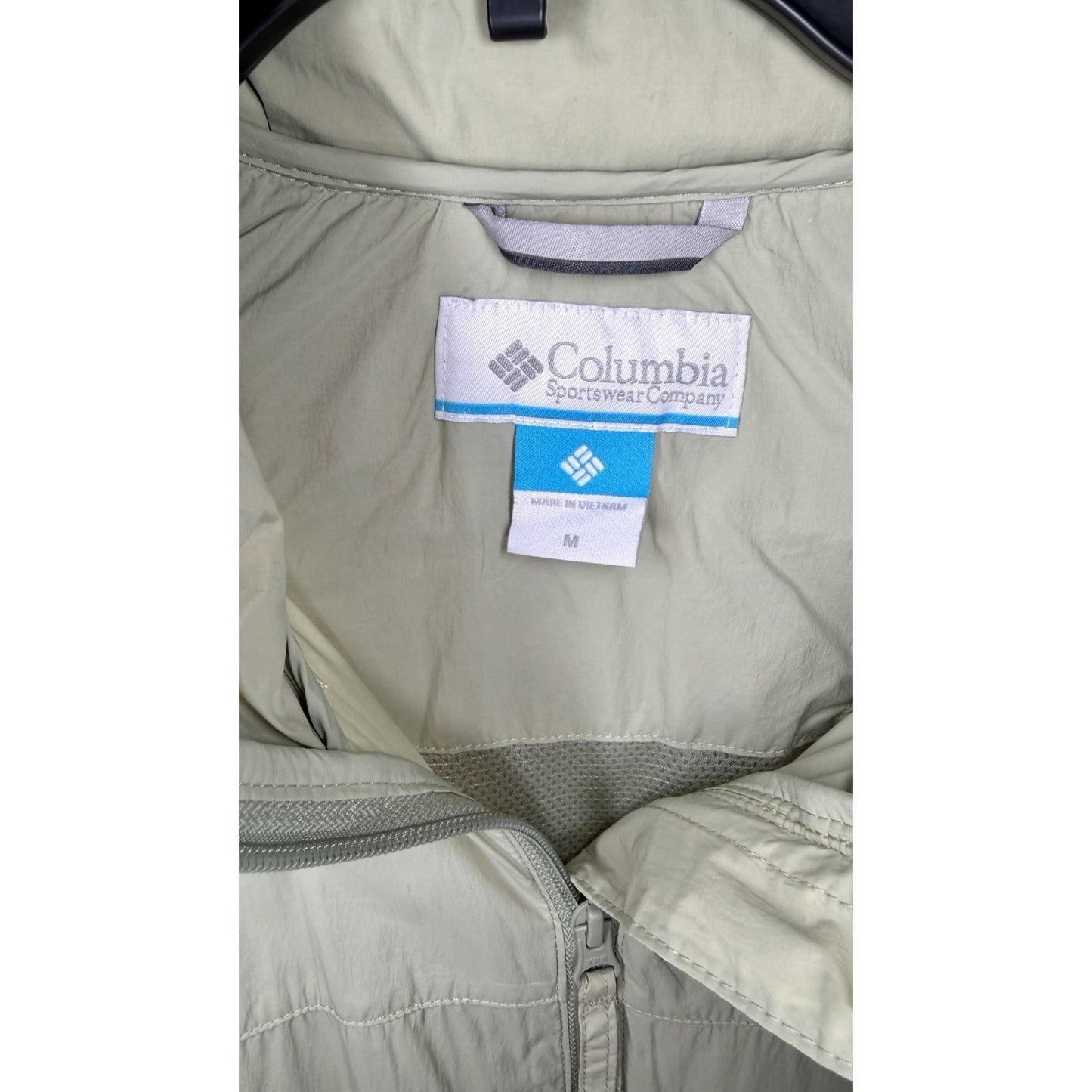 NWT Columbia Women’s Windbreaker Zip-Up Jacket Water Resistant Sage Green Hooded