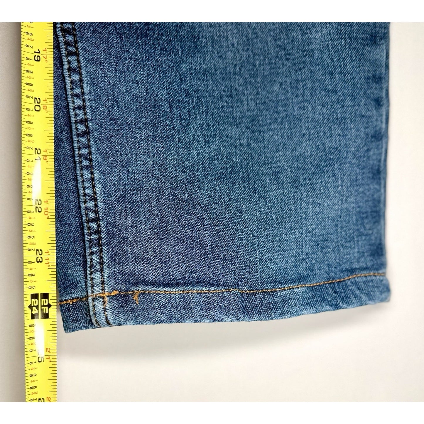 True Craft Athletic Fit Jeans Men’s 36x30 Jeans (Measures 36x26) Medium Wash