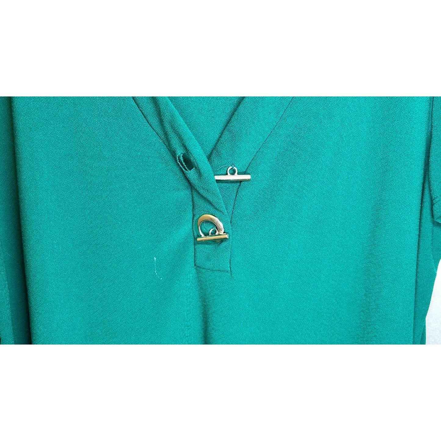 Love Scarlett Top Womens Large Green Short Sleeve Knit Beaded V-Neck Neck Solid