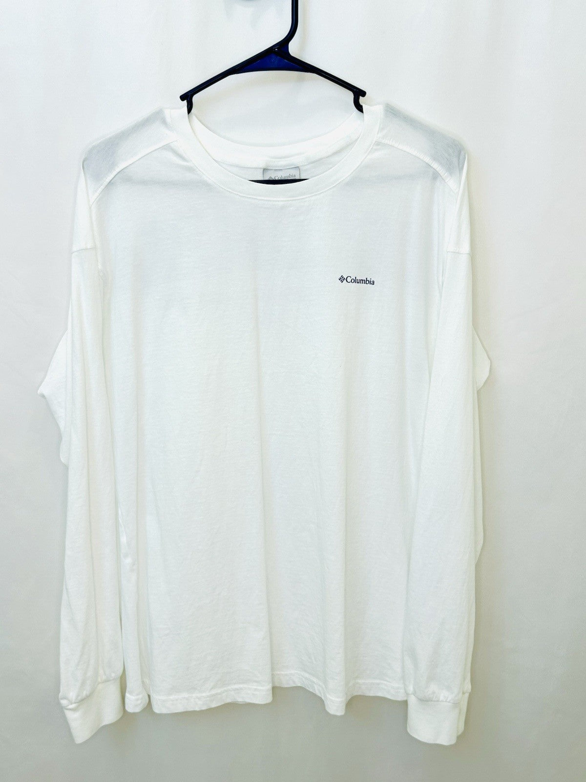 Columbia White Long Sleeve Tshirt Size Medium Spellout Sleeve Graphic Relaxed