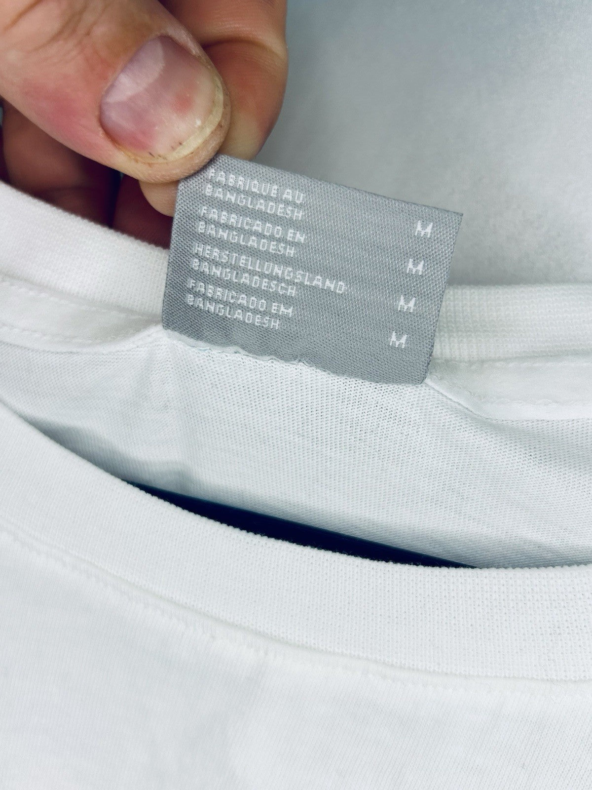 Columbia White Long Sleeve Tshirt Size Medium Spellout Sleeve Graphic Relaxed