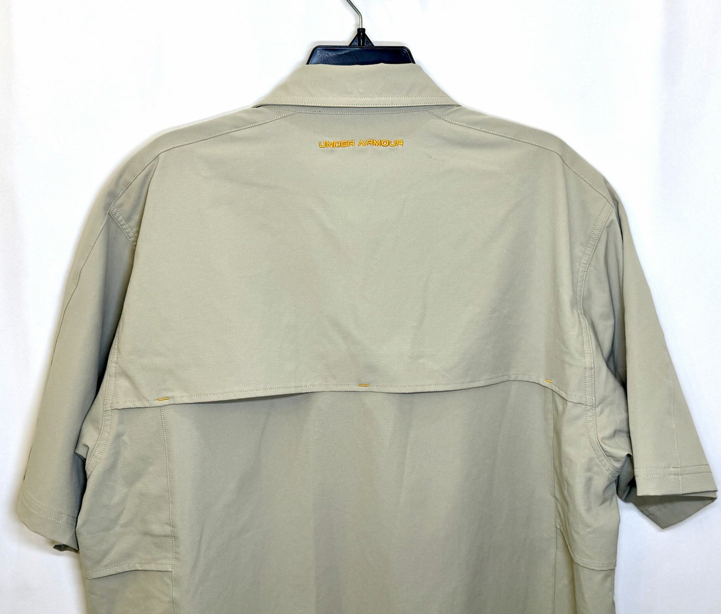 Under Armour Shirt Mens Large Tan HeatGear Short Sleeve Button Down Outdoors