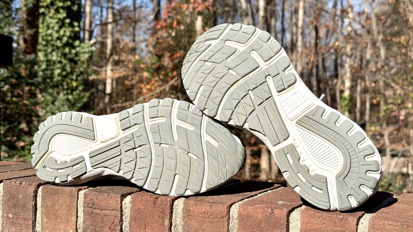 Brooks Womens Adrenaline GTS 20 Running Shoe Size 9 B Gray Gold Sneaker Trainer