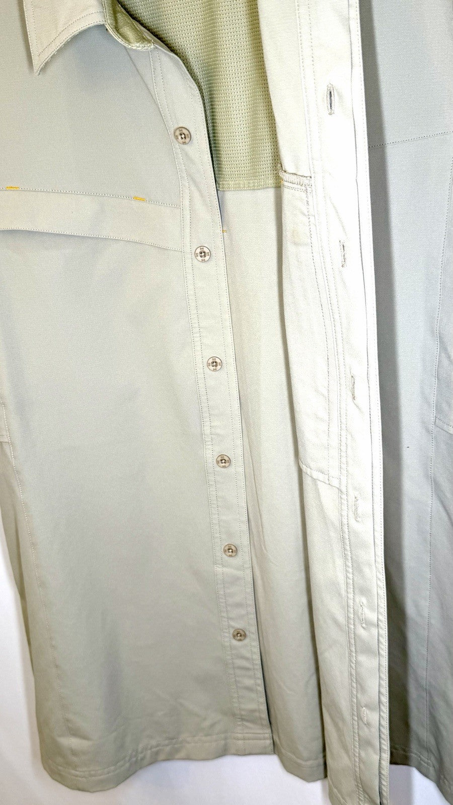 Under Armour Shirt Mens Large Tan HeatGear Short Sleeve Button Down Outdoors
